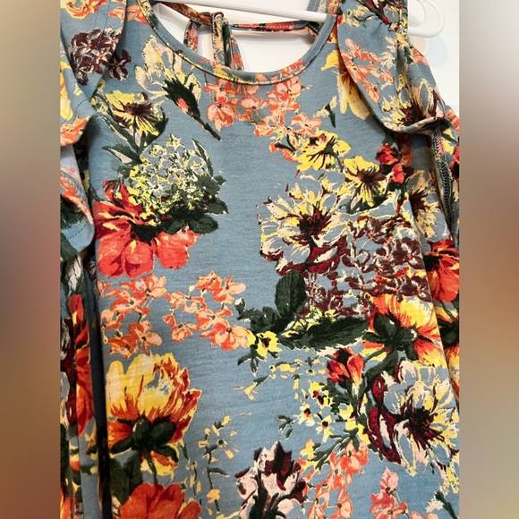 L Women’s peek-a-boo shoulder, open back dress - Picture 2 of 4